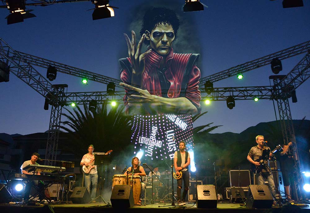 Lotus Band y M. Jackson en Thriller